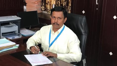 Dr. R. Eswaran M.Com., M.Phil., M.B.A., SET.,Ph.D.,<br>Principal